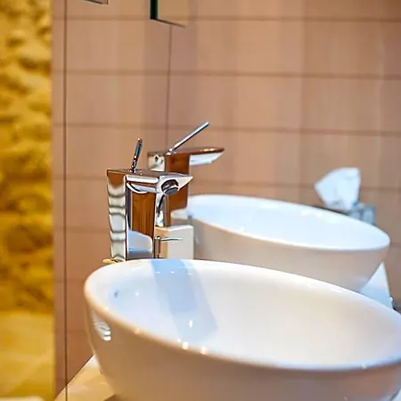 Couette-café Les Champs De Provence 4*