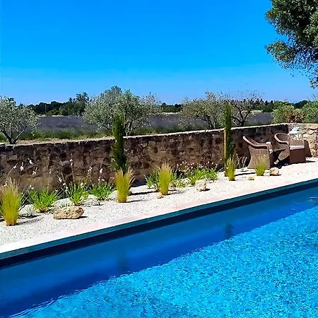 Les Champs De Provence Couette-café 4*