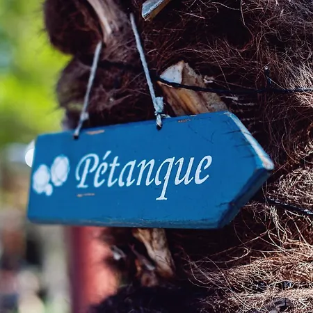 Les Champs De Provence Bed and Breakfast